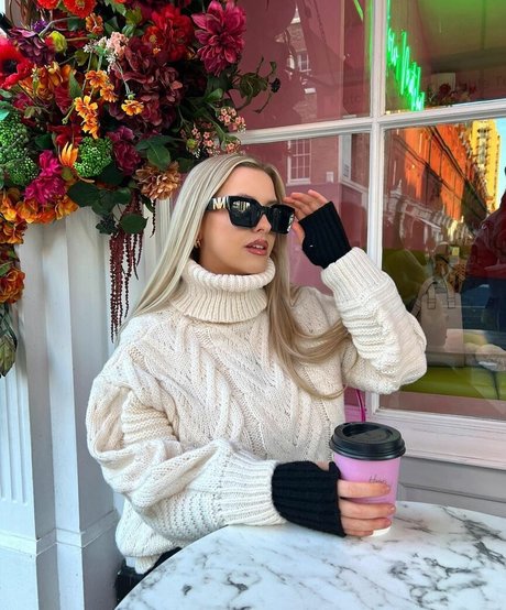 Amber R Brightman hot model photos