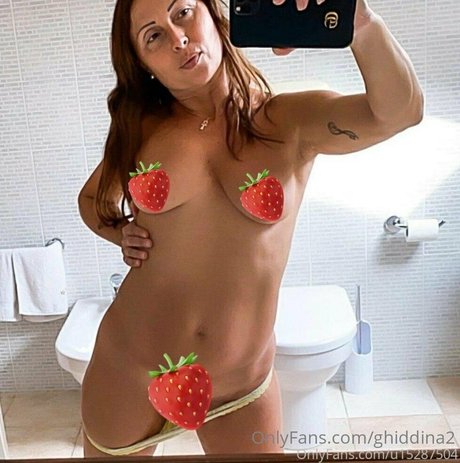 Ghiddina xxx model photo