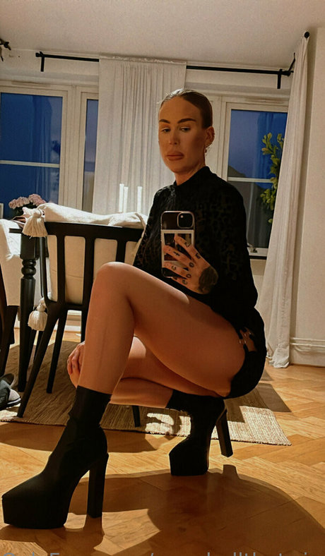 TheSwedishTwins art actress photo