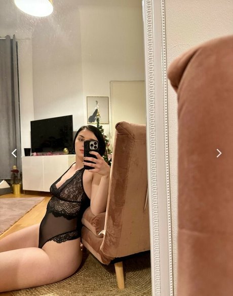 cloebaker top model pic