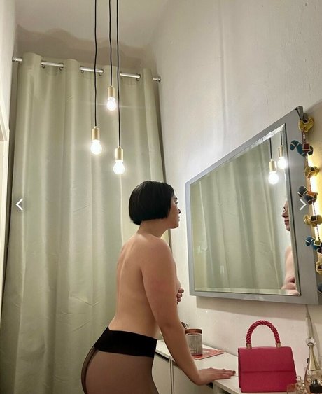 cloebaker hot actress img