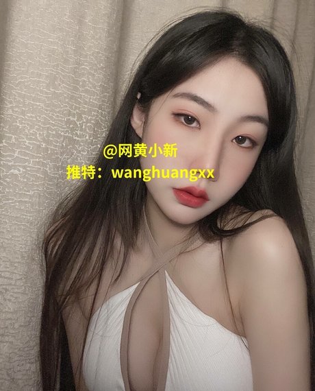 August Weiyang sexy model img