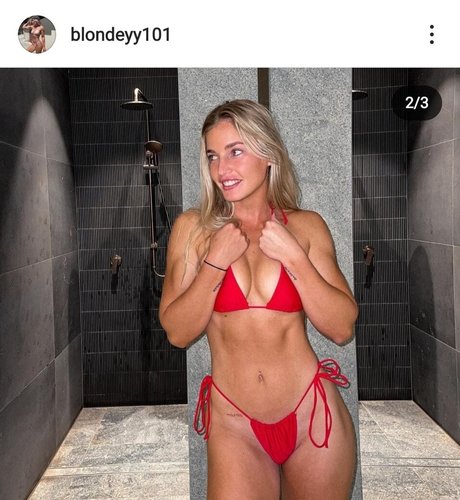 Blondeyy101 model exclusive images