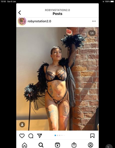 Robyn Station 2 0 model hot pics