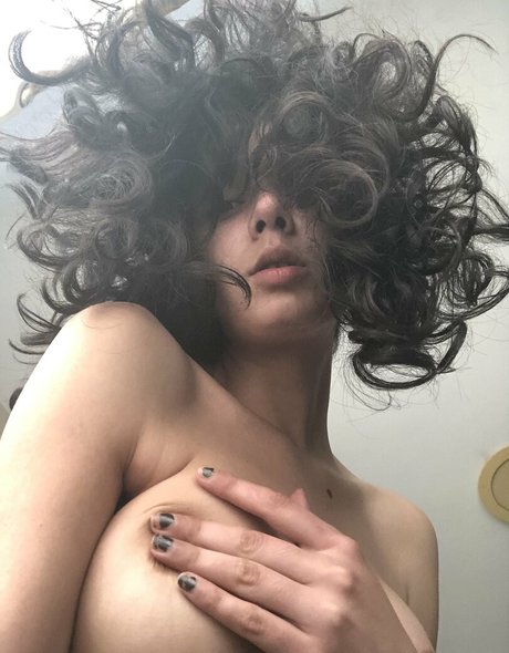 lunarmaga model pretty pictures