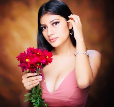 Paola Bustamante pretty model galleries