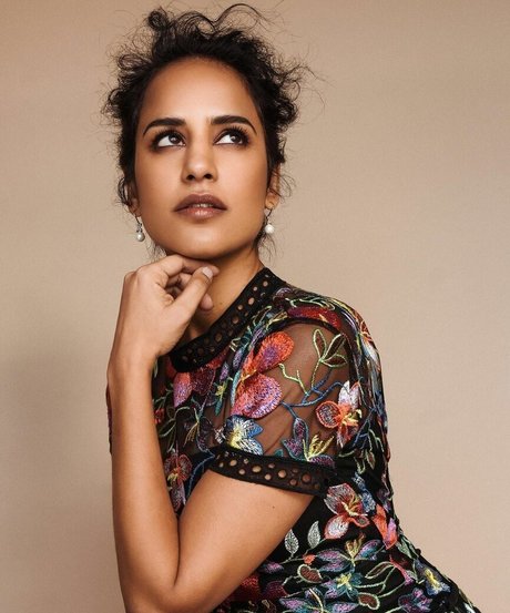 Agam Darshi sexy actress picture