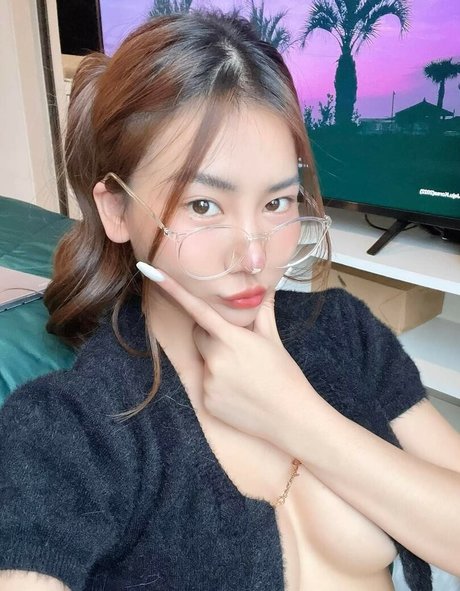 Watsamon adult model pics