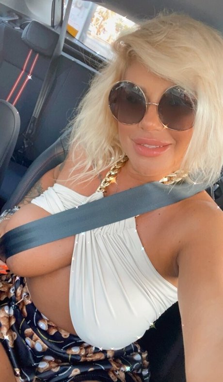 Raluval exclusive model picture