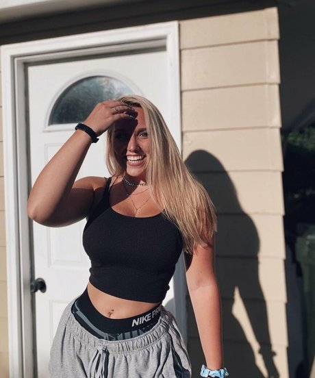 Morgan Watt hot actress photos