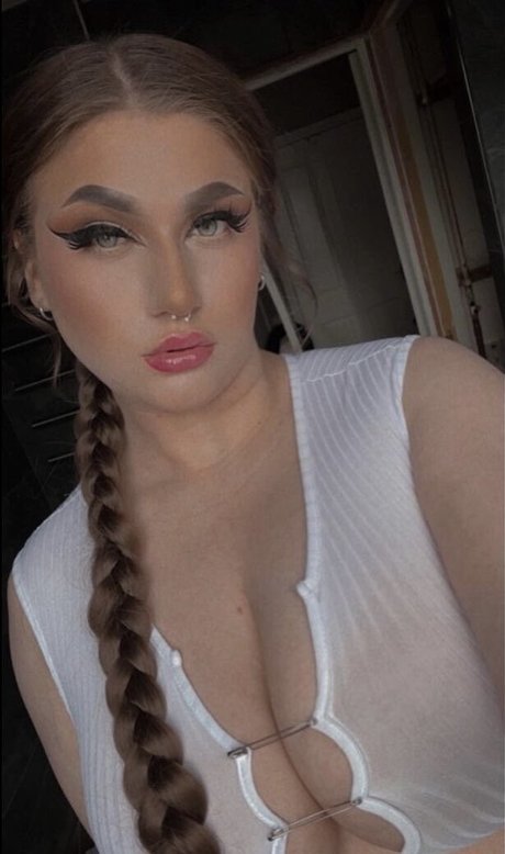 Sophie C model pretty galleries