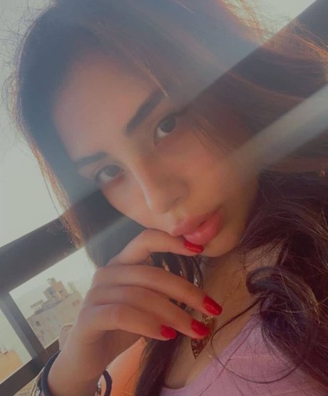 Miriam Tay top model gallery