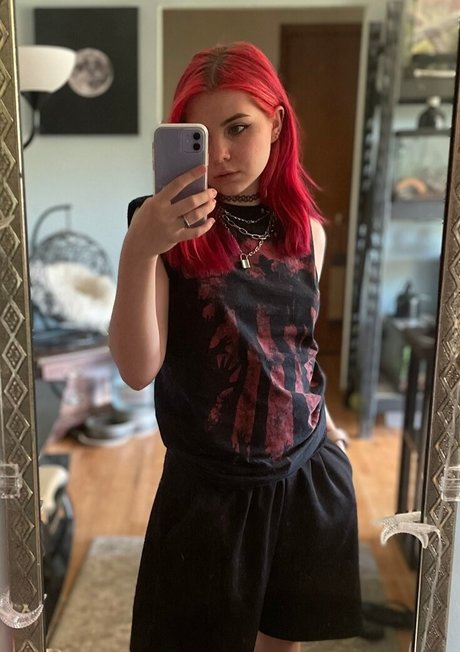 Lustelf model beautiful images