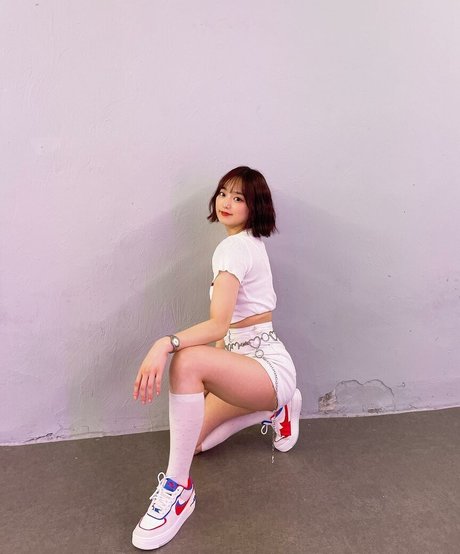 qls1226 naked actress picture