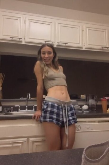 Tessa May hot actress img