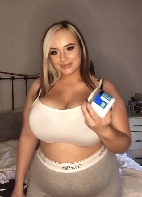 asian cheerleader onlyfans exclusive photo