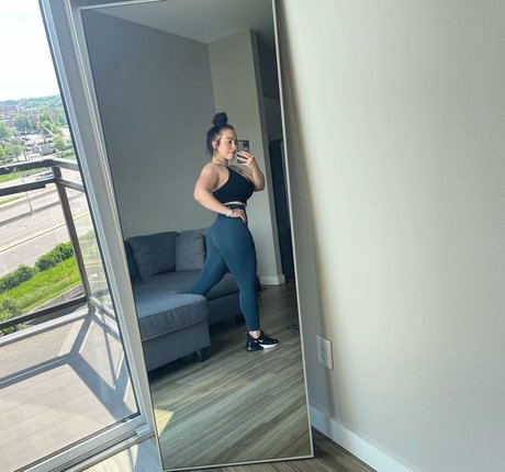 Sydney Martichuski naked model img