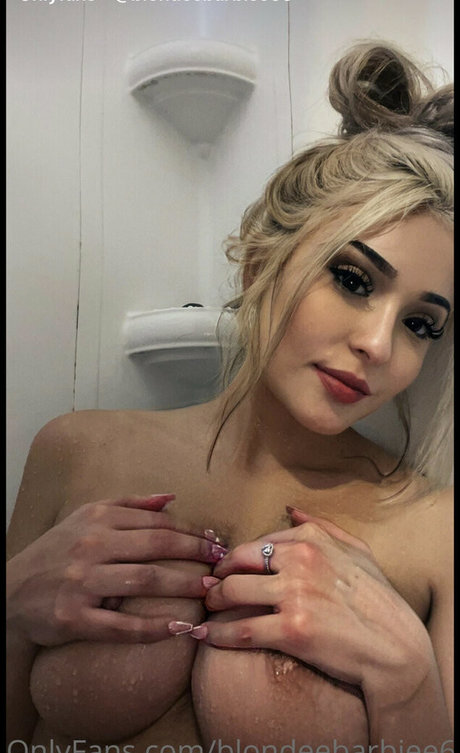 blondeebarbiee69 Photo Gallery