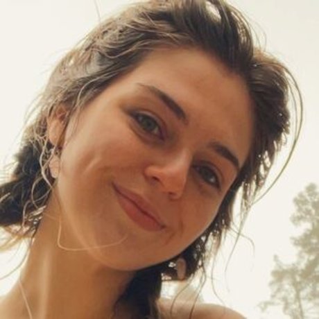 iKarli pretty pornstar photo