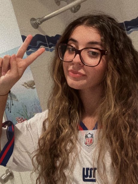 hanahoops nudes actress pics