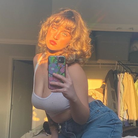 Annie Marie Sauve star top photo