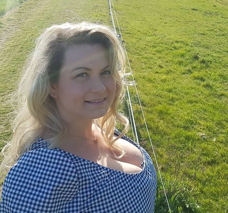 mirror selfie onlyfans nude photos