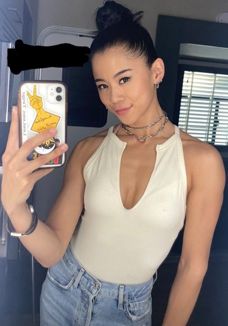 Leah Lewis model adult photo