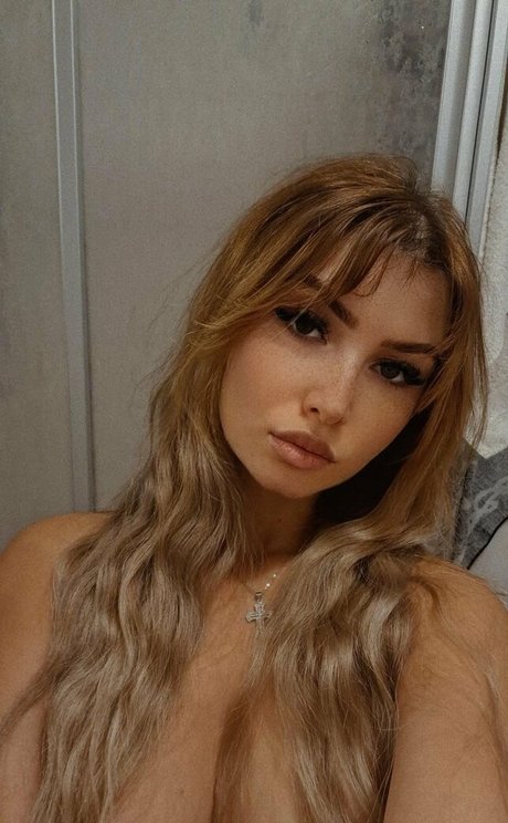 Stassia petsou pretty actress pictures