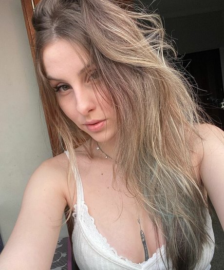 Marina Vozniak nude model picture