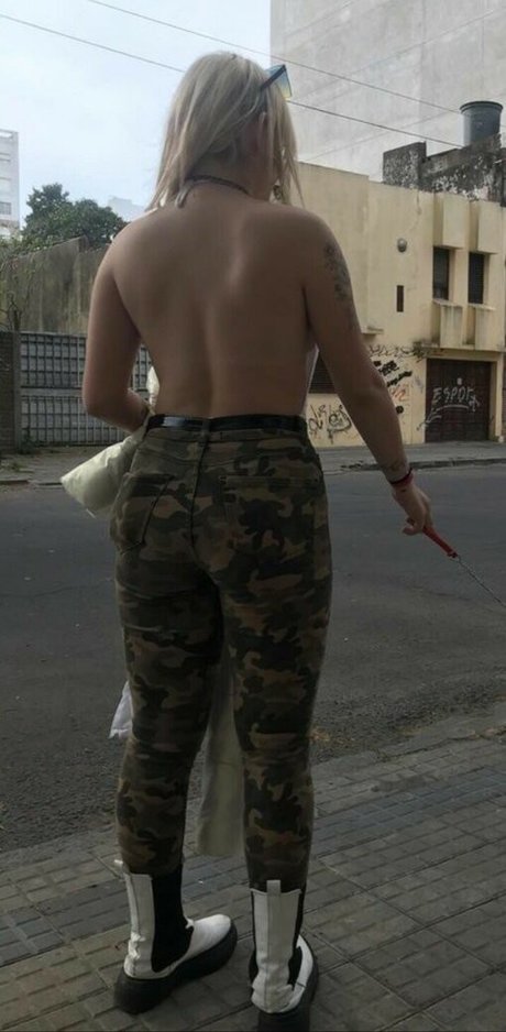 Novinhas Anonimas model naked picture