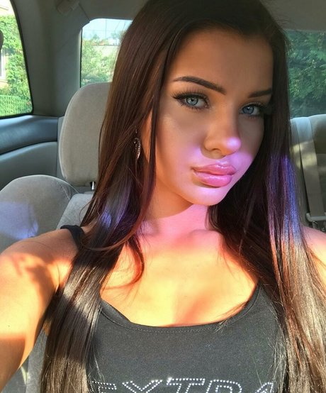 Pamela Borek model art picture