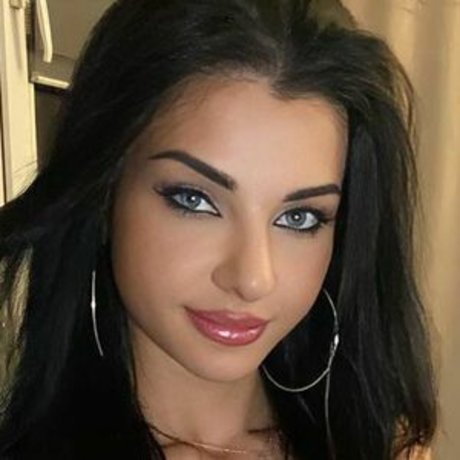 Pamela Borek art star pics