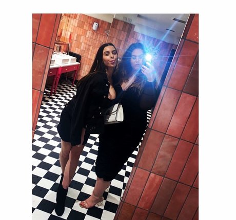 Chelsea Rowlinson pretty star galleries