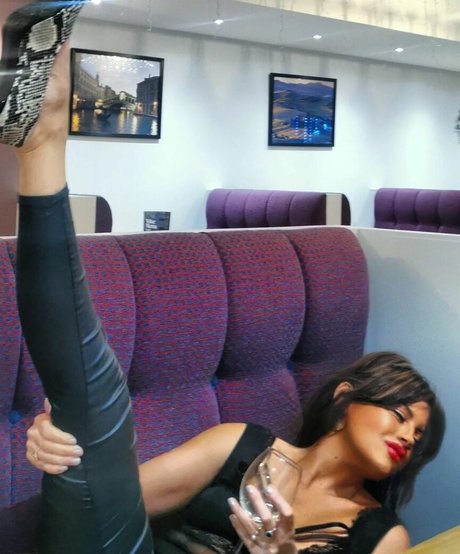 chicks with dicks onlyfans porn img