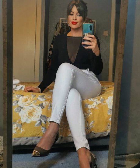 Vicki Walker star nude pics