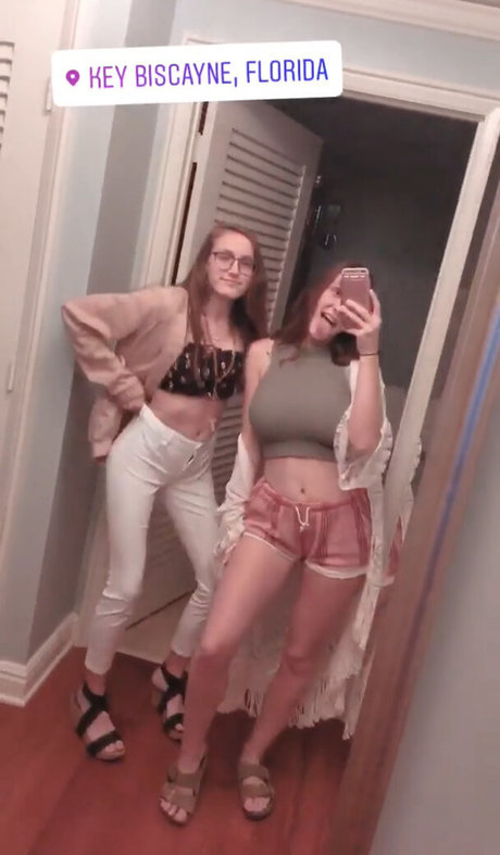 mirror selfie onlyfans sexy naked photos