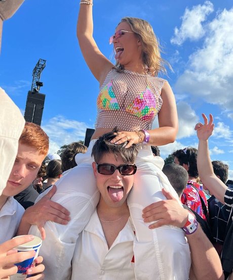 Alex Andrews star adult images