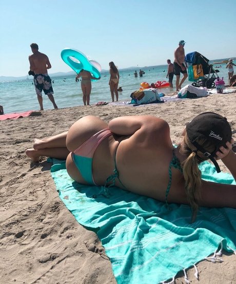 Alex Andrews pretty model galleries