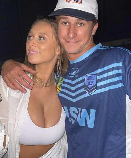 Alex Andrews erotic actress photo