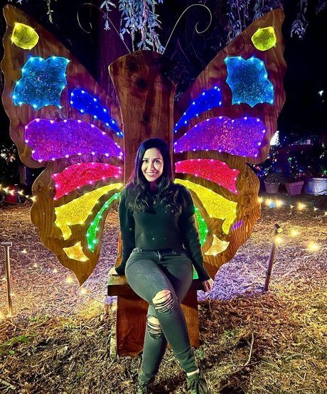 Dena TakruriAJ_ star perfect picture