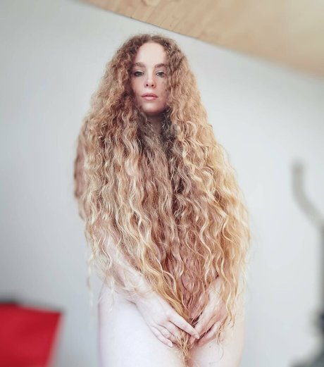 Emily Jezebelle Hamilton exclusive star galleries