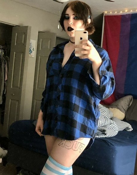 Scarlet Skeie pretty actress gallery