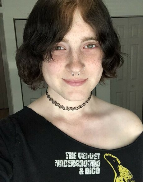 Scarlet Skeie sexy star picture