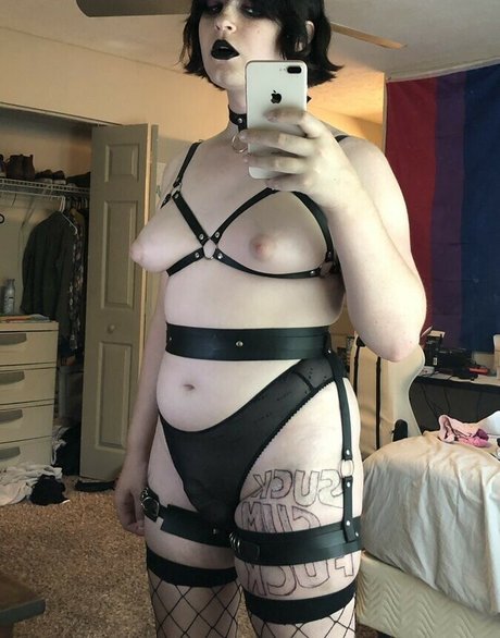 Scarlet Skeie pretty actress picture