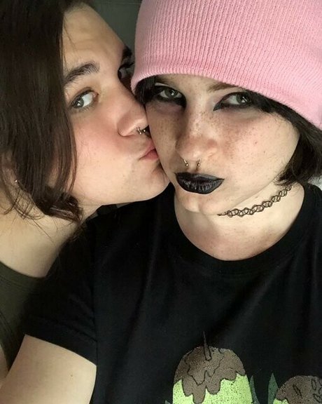 Scarlet Skeie Photo Gallery