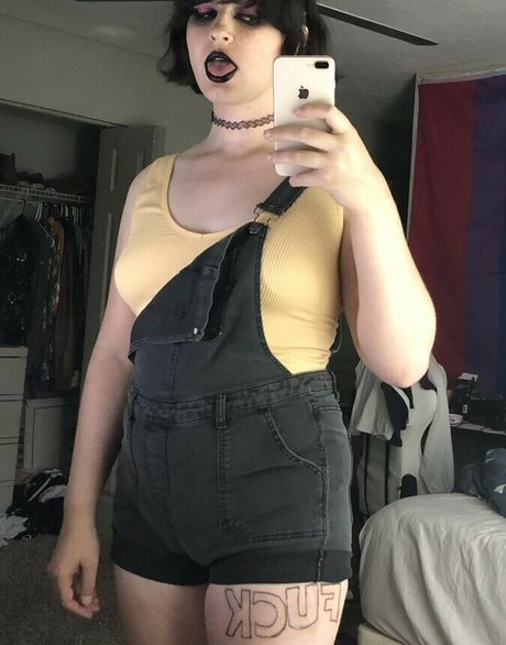 Scarlet Skeie pornographic actress photo