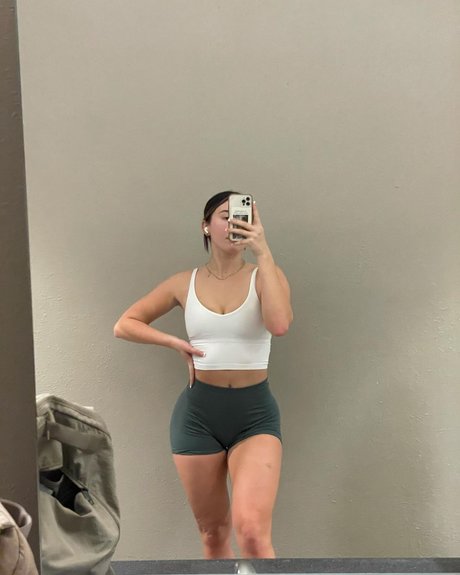 Courtney Dow model hot gallery