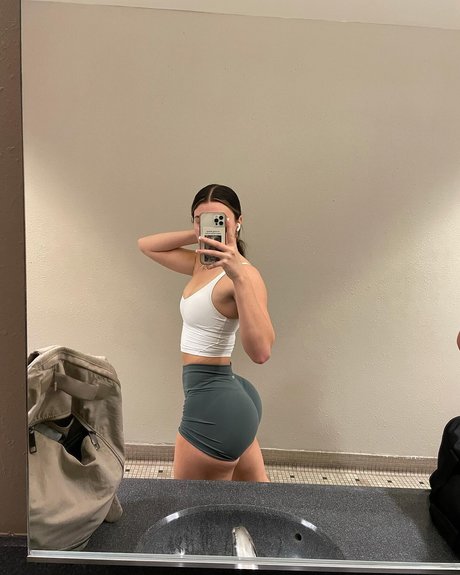 Courtney Dow perfect pornstar pictures