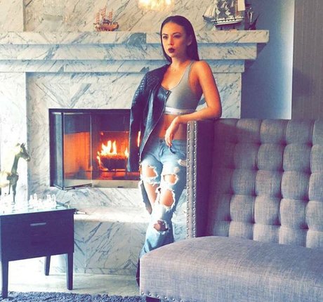 fansly onlyfans pornographic photos