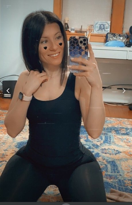 Elle Baker pornstar xxx pics